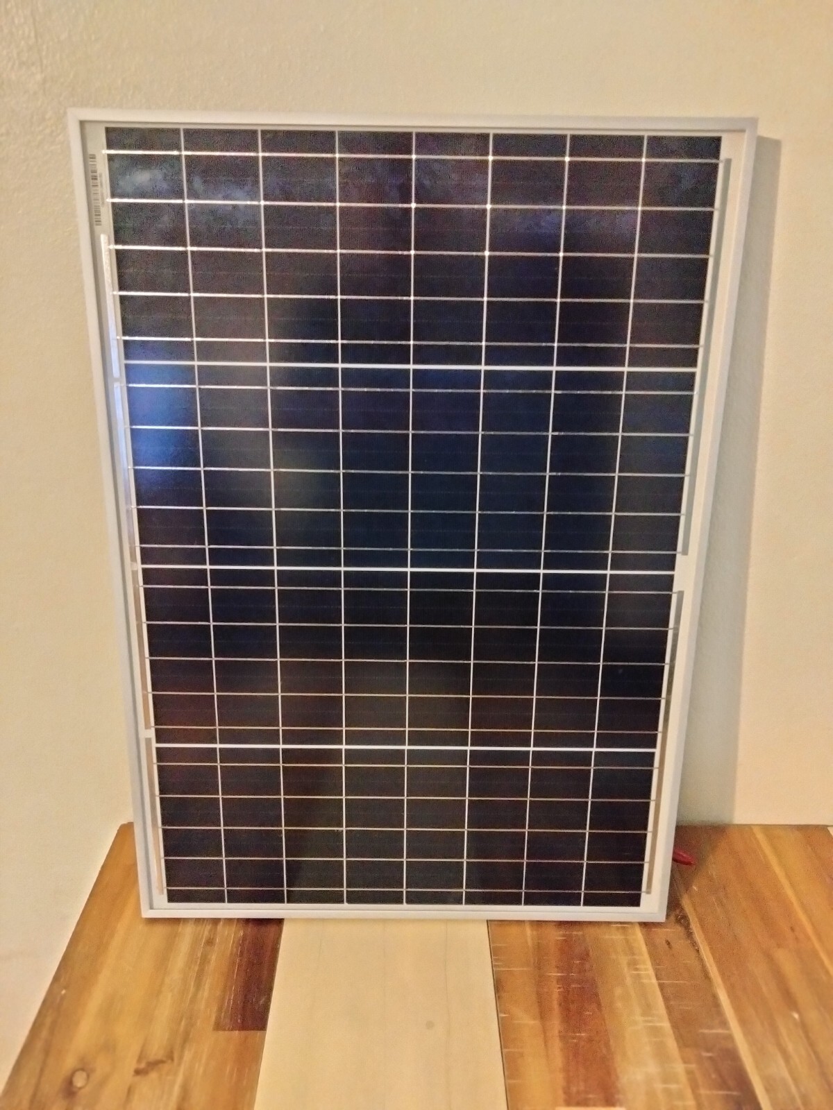 BELOW COST!!! Solar portable emergency power supply kit; generator & devices
