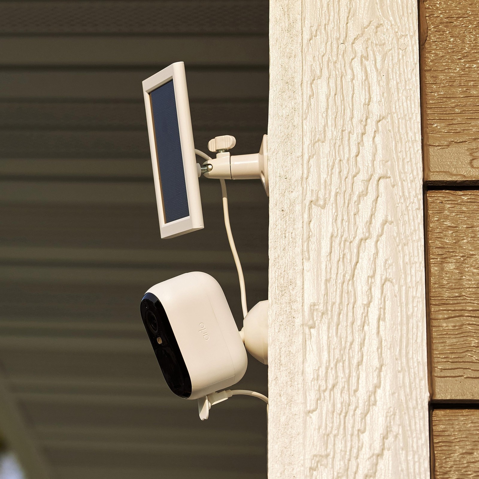 Arlo Essential Solar Panel Charger 2nd Gen – White (VMA6600)