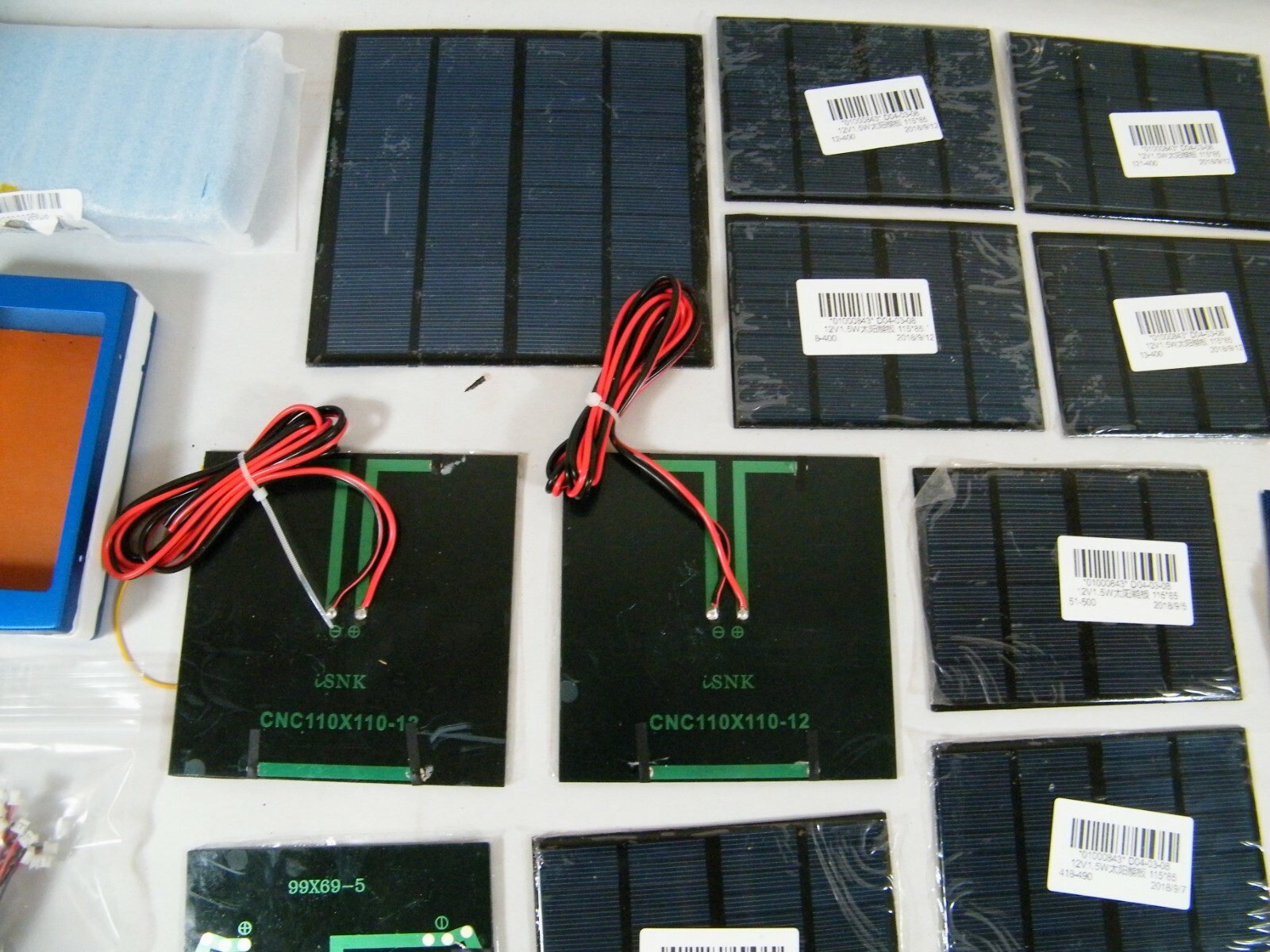 STAR SOLAR CONTROLLER, MINI SOLAR PANELS, WIRES, CASES, ETC, DIY PHONE CHARGER