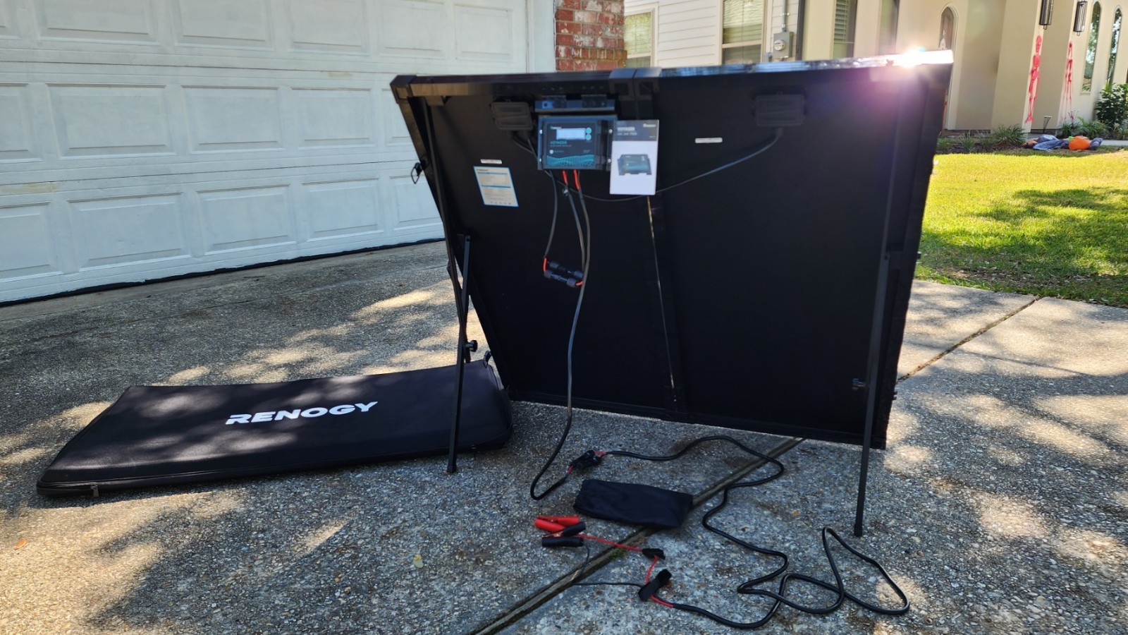 Renogy 200W Foldable Solar Suitcase Kit — Used Once + Voyager 20A