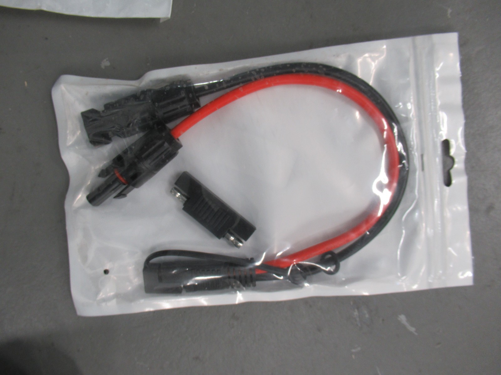X0026IPOFB OUOU MC4 to SAE Adapter 10 (MCASAE)(Black-Red)
