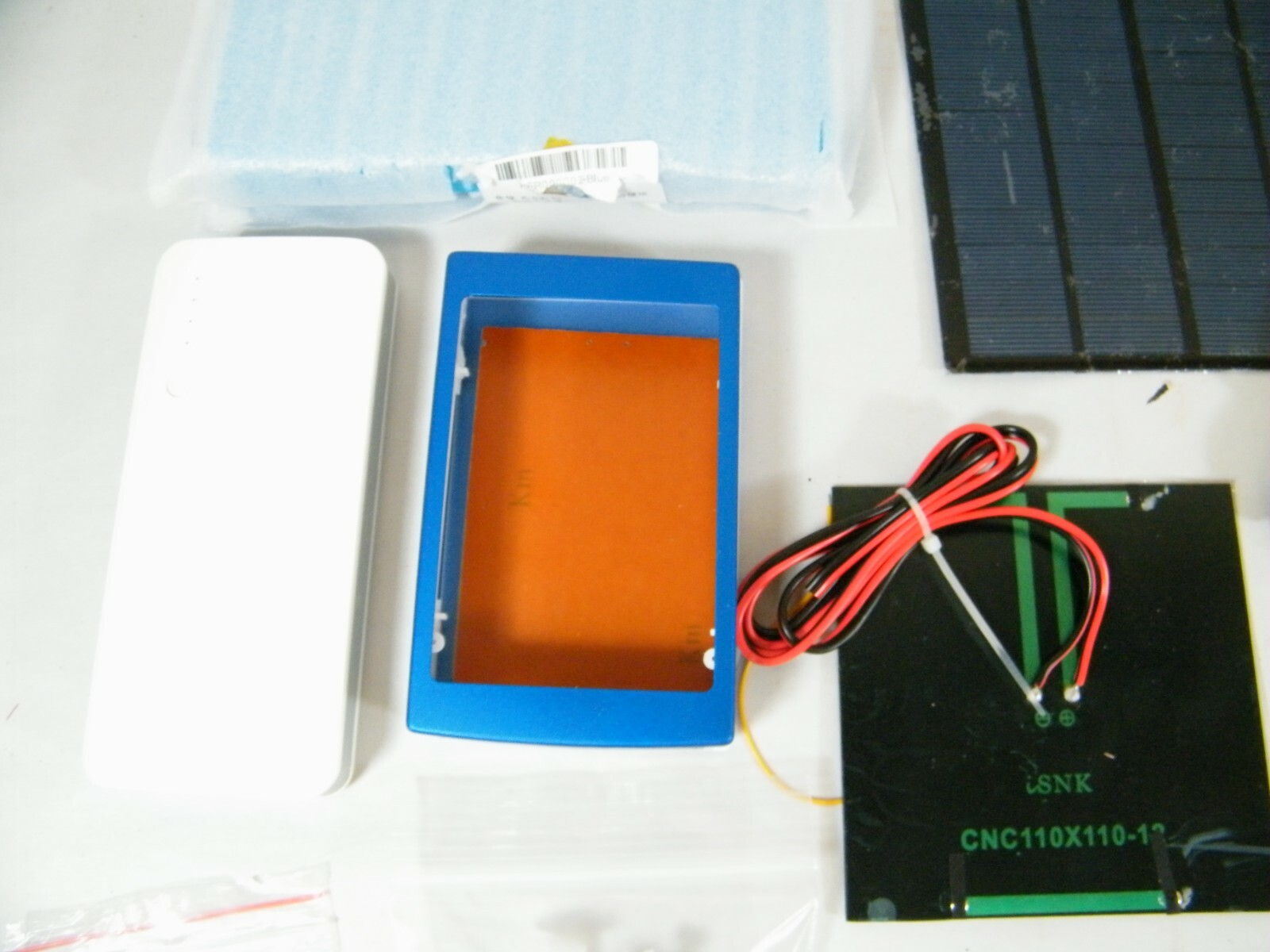 STAR SOLAR CONTROLLER, MINI SOLAR PANELS, WIRES, CASES, ETC, DIY PHONE CHARGER