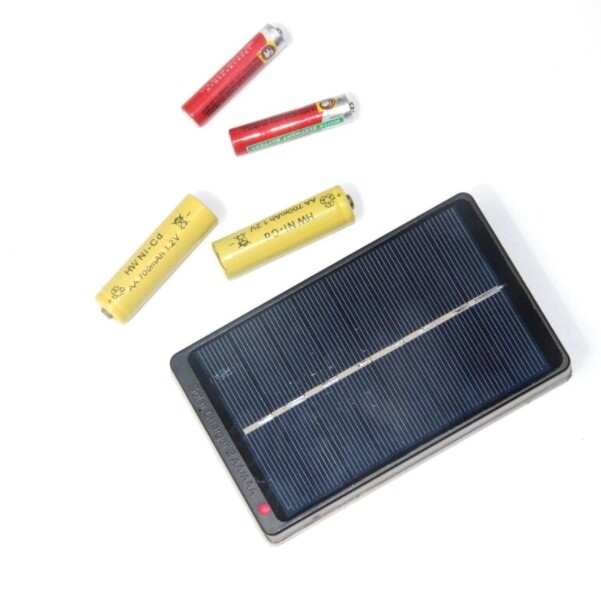 1W 4V solar panel charging box can charge 2 * AA/AAA 1.2V battery charger