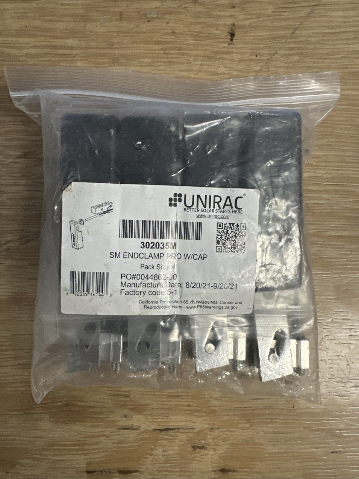 Lot of 4 UniRac Solar Mount End Clamps with Caps 302035M