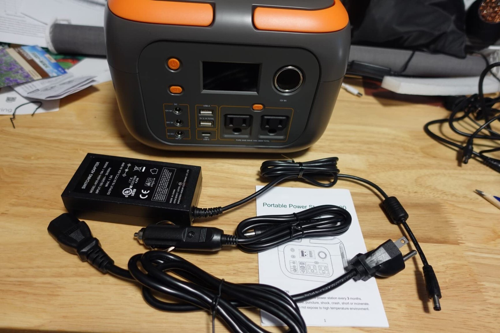 300W 260Wh Solar Generator, 70000mAh Portable Power Station