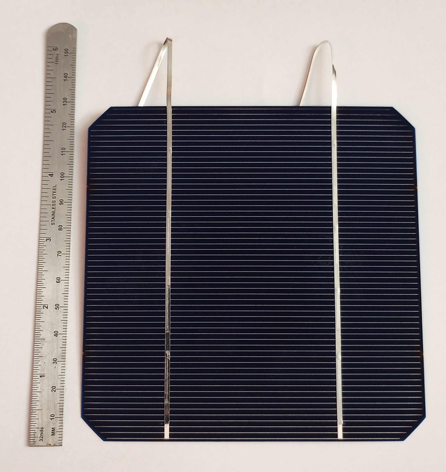Solar Cells Silicon – 18% Efficacy – 125x125mm with Tabs – unmounted – fragile