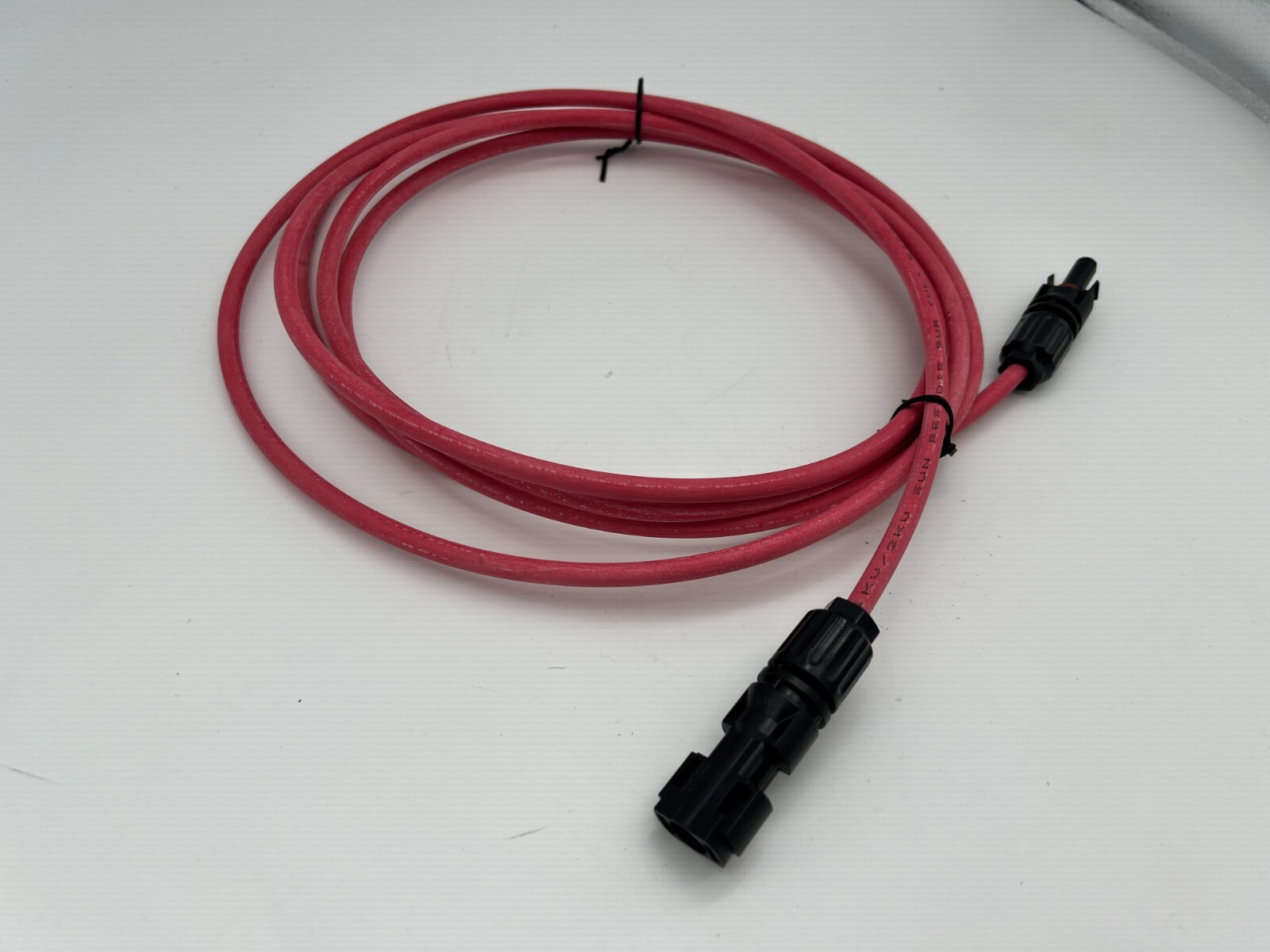 Pair Black+Red 10AWG or 12 AWG solar wires 1000V 15A fuse and 4 PV Connectors