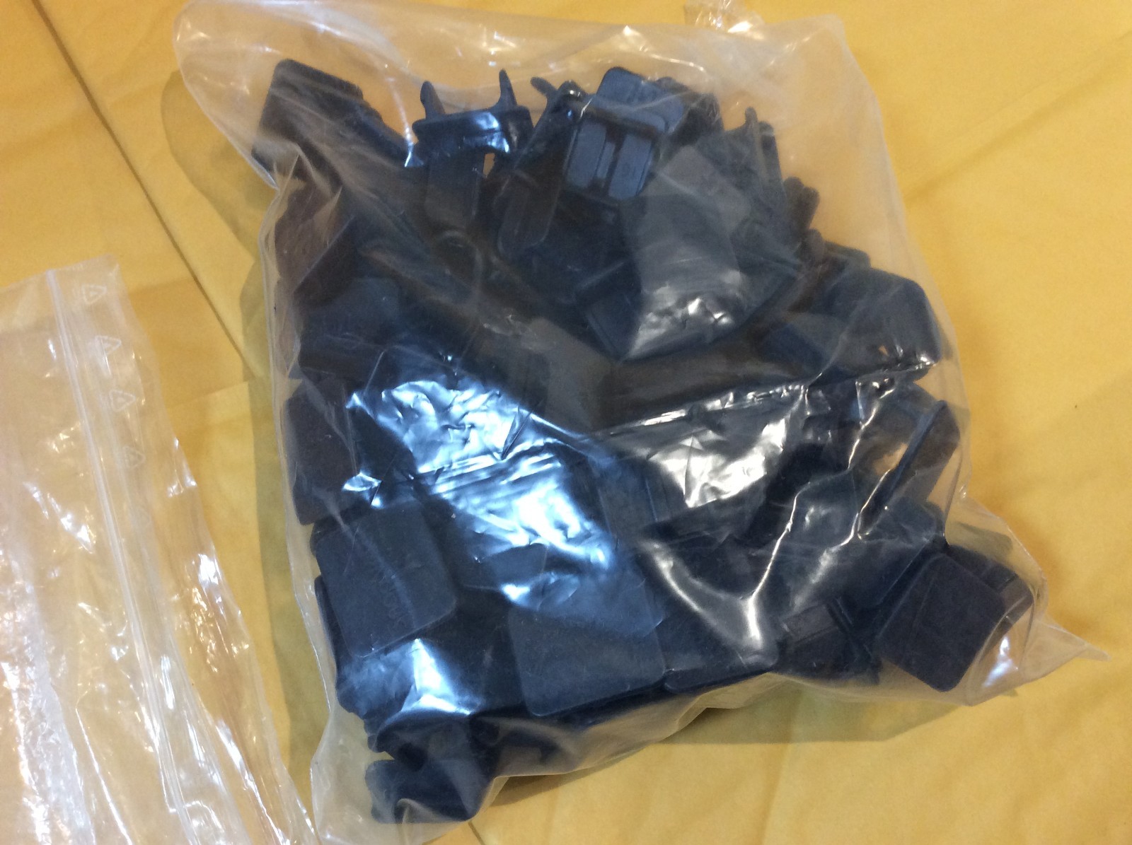 Bag of 20 SnapNRack 232-01106 Wire Retention Clip Snap N Rack