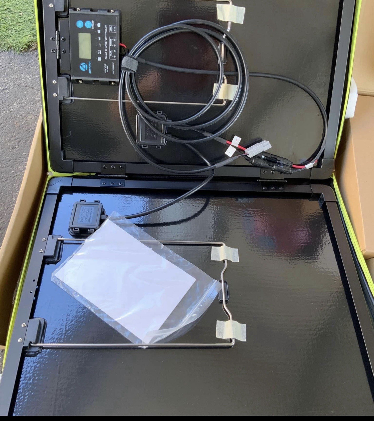 PowerECO 100 Watt Portable Solar Panel W/20 Amp 12/24 Volt Charge Controller￼