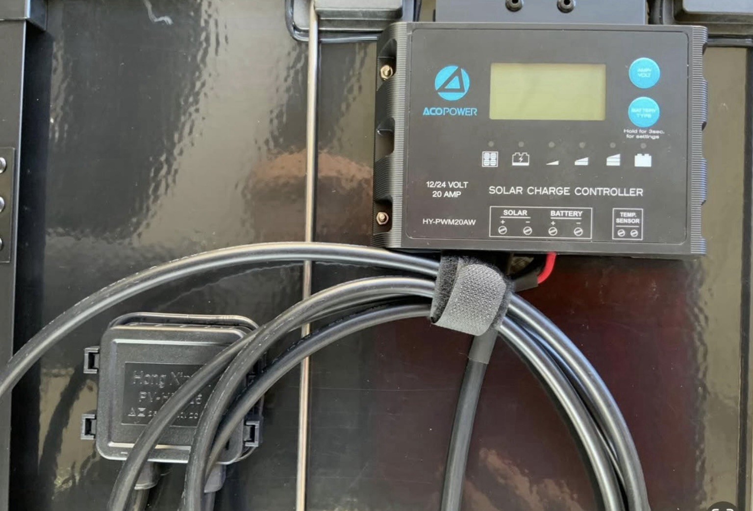 PowerECO 100 Watt Portable Solar Panel W/20 Amp 12/24 Volt Charge Controller￼