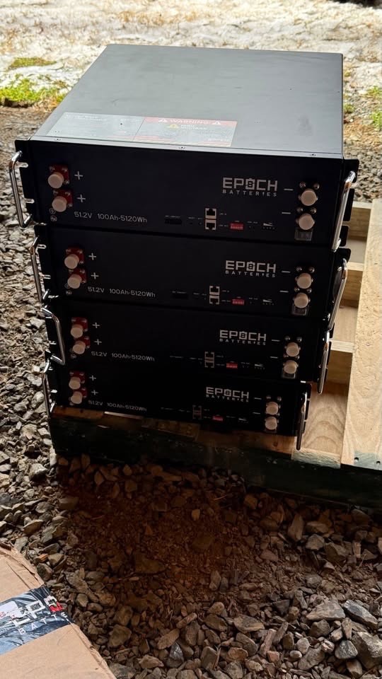 4 x Epoch SR48100H 48V 100Ah LiFePO4 Server Rack Batteries and high-current inte