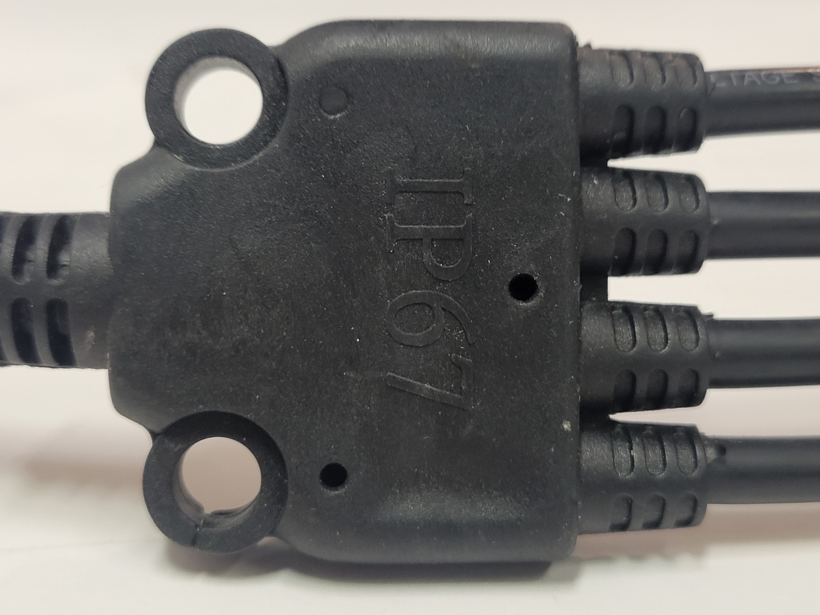Signstek 4 way MC4 splitter solar
