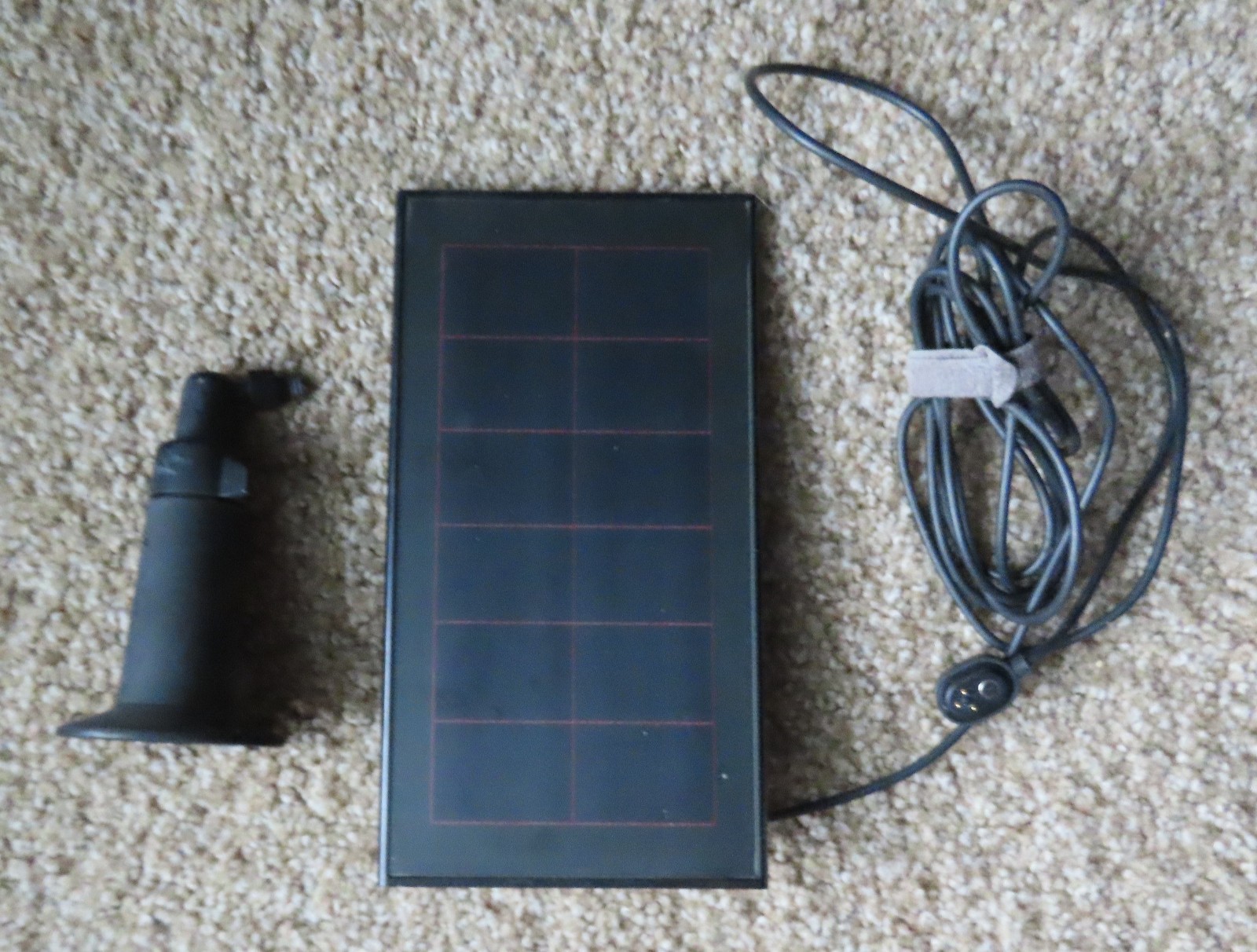 Arlo VMA5600 Black Solar Panel Charger – With Wall Mount