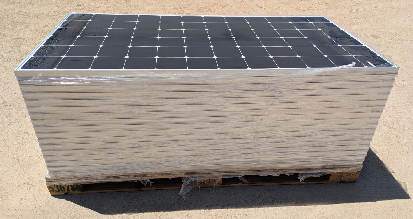 17 x SunPower Solar Panels 440W Lot of 17 Pieces. SPR-A440-COM