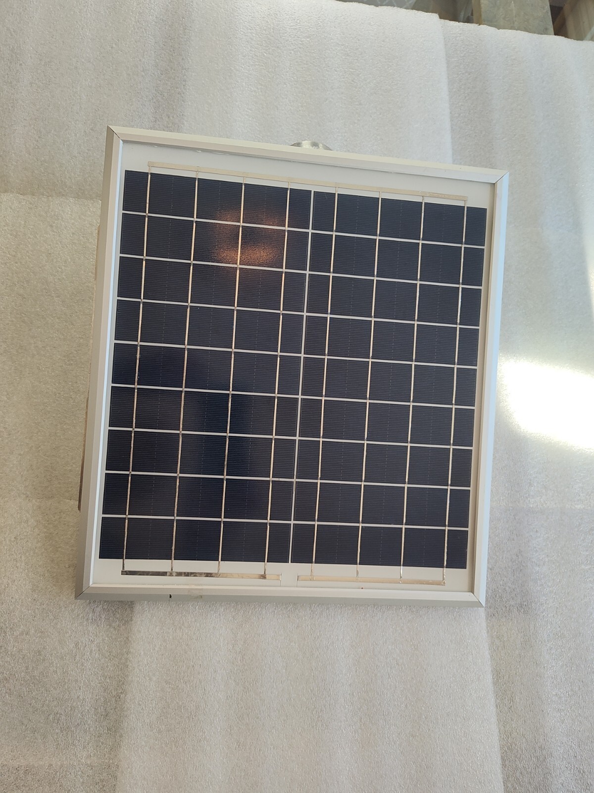Tapco 2772-00002 17W/6V Solar Panel / Hardware 2-3/8″ Top of Pole Mount