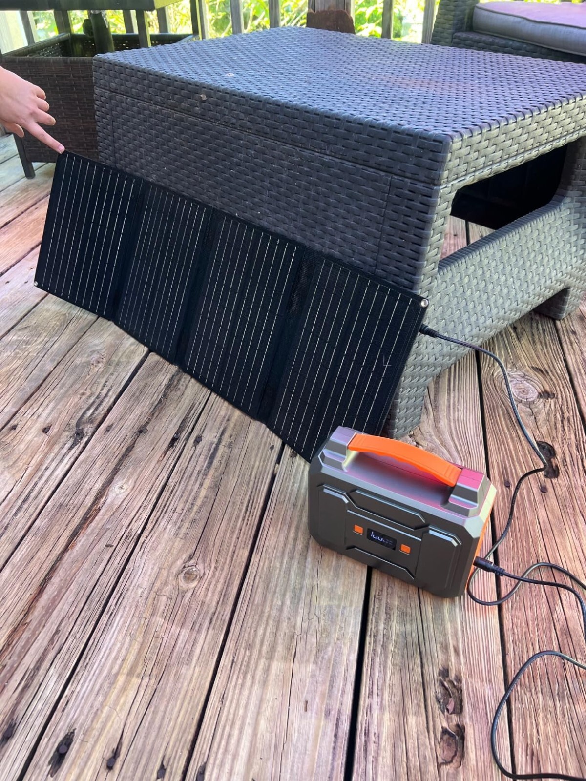 Power Station with 40W Solar Panel, 200W Peak/100W Rated Solar Powered Generator