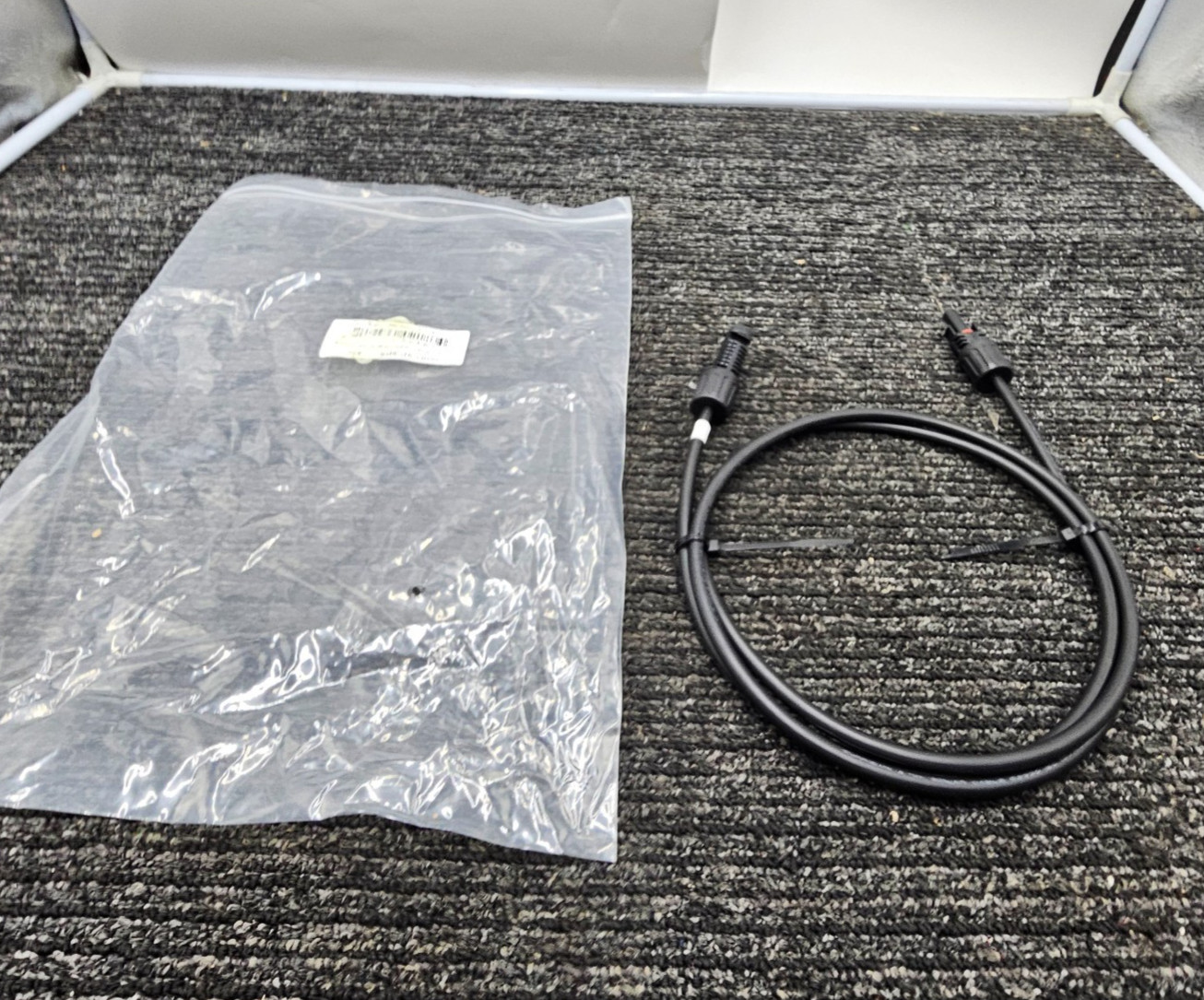 (QTY 2) Renogy RNG-EXTCB-5FT-10-G1-US 5Ft 10AWG Solar Extension Cable Connector