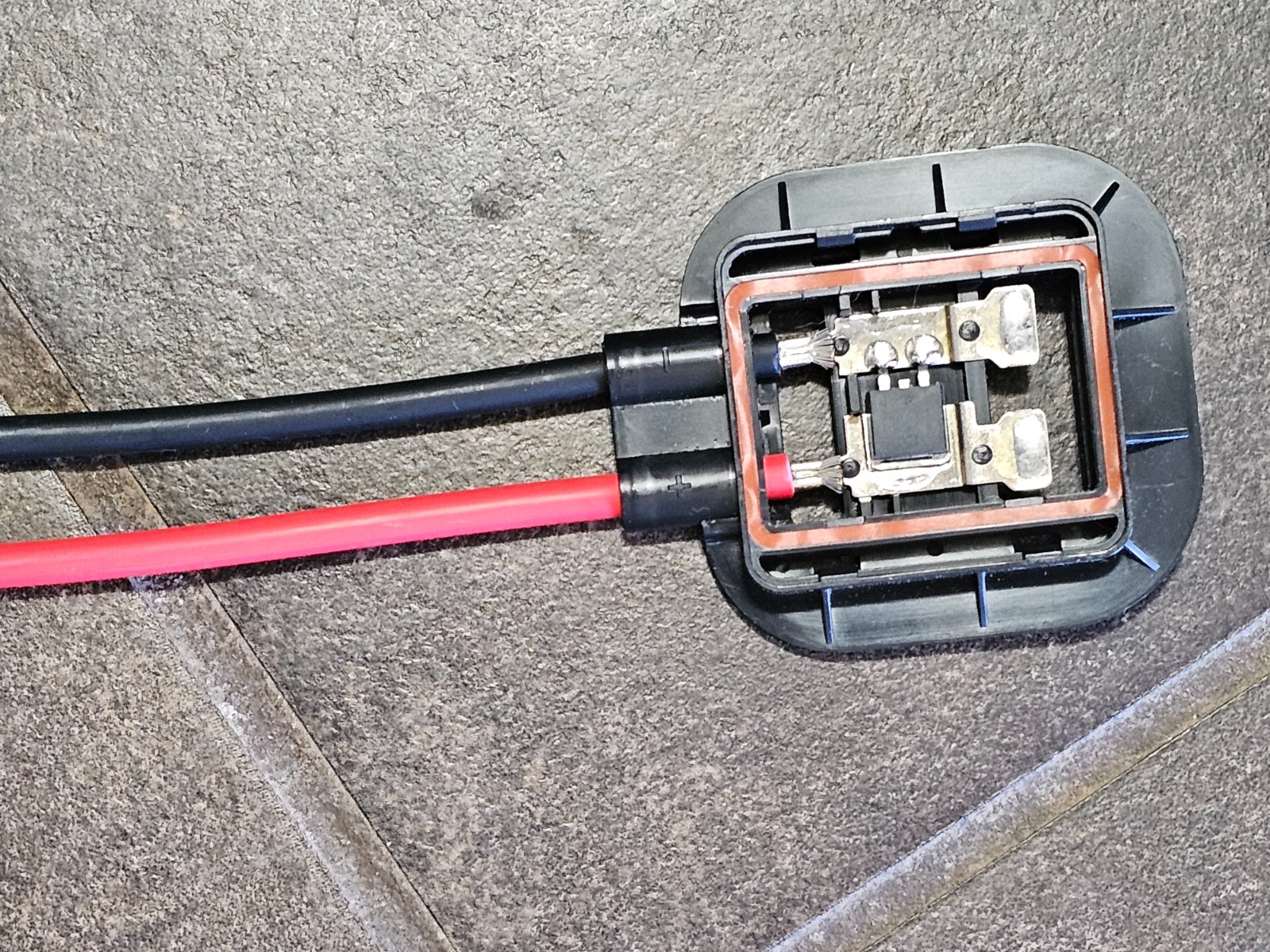 DIY Solar Panel Junction Box w/ MC4 connectors, 38″x12 AWG wire, 30 amp, w/diode